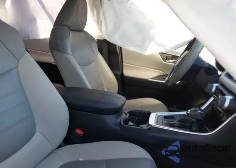 2021 Toyota Rav4 Xle Premium z USA, uszkodzony, nr VIN JTMA1RFV7MD077973